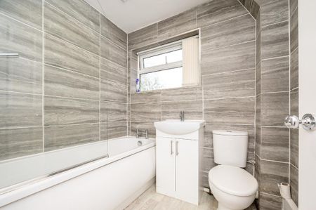 3 bedroom semi-detached house to rent - Photo 4