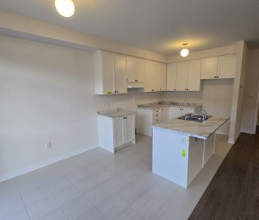 For Lease - 2025 Horace Duncan Crescent, Oshawa, Ontario - Photo 3