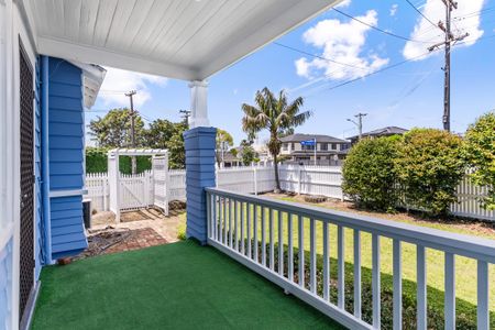 Iconic on Armadale - Character DGZ Bungalow on Corner Section - Photo 4