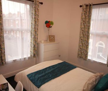 2 bedroom end of terrace house to rent - Photo 6