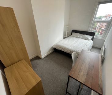 6 bedroom terraced house to rent - Photo 4