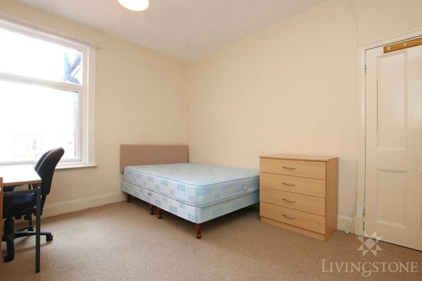 4 bedroom terraced house to rent - Photo 1