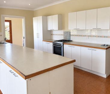 Spacious Family Home in a Prime Mona Vale Location - Photo 5