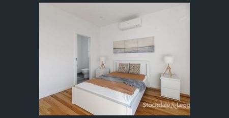 MODERN SHARED HOUSE! ALL BEDROOMS WITH ENSUITES & SPLIT SYSTEMS (2 rooms available) - Photo 4