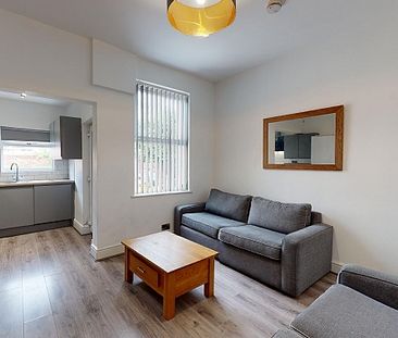 Spacious 5-Bedroom Student House with Modern Amenities - Photo 6