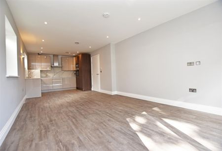 Wood Lane, Isleworth, Middlesex, TW7 - Photo 2