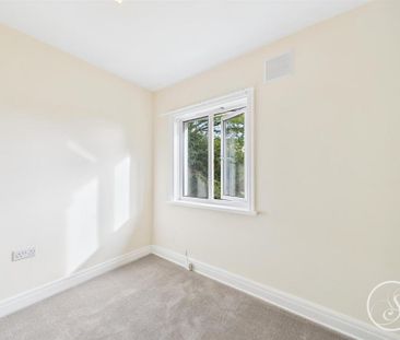 3 bedroom end of terrace house to rent - Photo 4