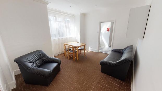 1 bedroom in a house share to rent - Photo 1