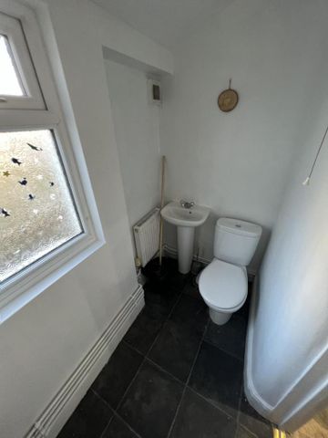3 bedroom terraced house to rent - Photo 5