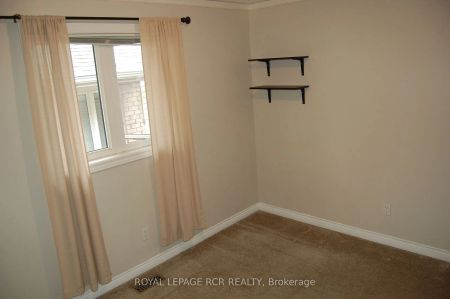 Property For Lease | X9260168 - Photo 2