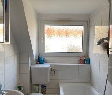 Gemütliche Dachgeschosswohnung mit Schrägen - Photo 1