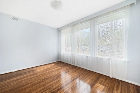 Beautifully Located Ground Floor Apartment! - Photo 5