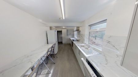 5 bedroom semi-detached house to rent - Photo 2