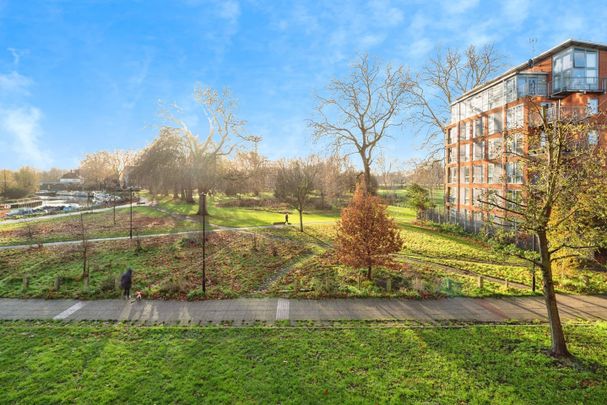 1 Bed Flat, Harry Zeital Way, E5 - Photo 1