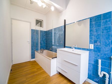 Location Appartement 3 pièces 72m² - Photo 2