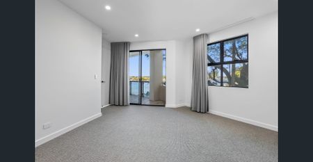 Exclusive Riverfront Townhouse in Ideal Teneriffe Location - Photo 2