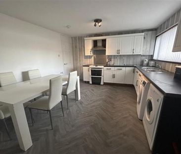 Room 2, 10 Hollyvale, Newtownabbey, BT36 5NG - Photo 6