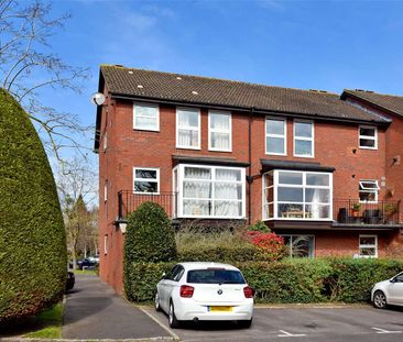 An immaculate and spacious one bedroom furnished apartment, beautif... - Photo 2