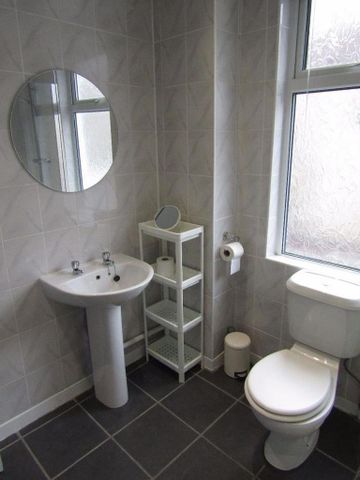 3 bedroom terraced house to rent - Photo 5