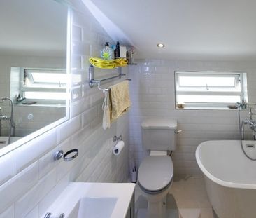 2 Bed Flat, Bromley Road, SE6 - Photo 5