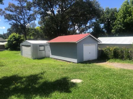 This charming 3 bedroom is in the heart of Armidale CBD - Photo 2