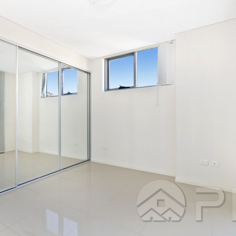 Spacious Modern 1 Bedroom Apartment On 8th Floor For Lease Now! - Photo 1