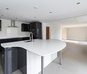 5 bedroom detached house to rent - Photo 3