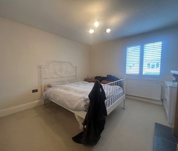 High Street, Crowthorne, Berkshire, RG45 - Photo 5