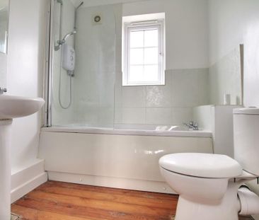 2 bedroom terraced house to rent - Photo 4