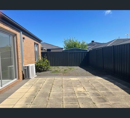 10 Ningaloo Street, Tarneit, Vic 3029 - Photo 2