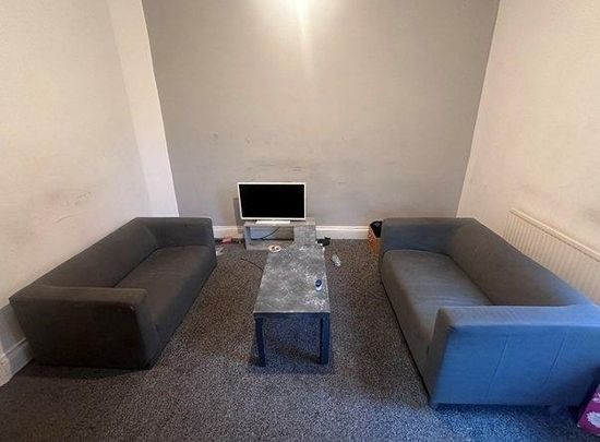 5 bedroom flat to rent - Photo 1