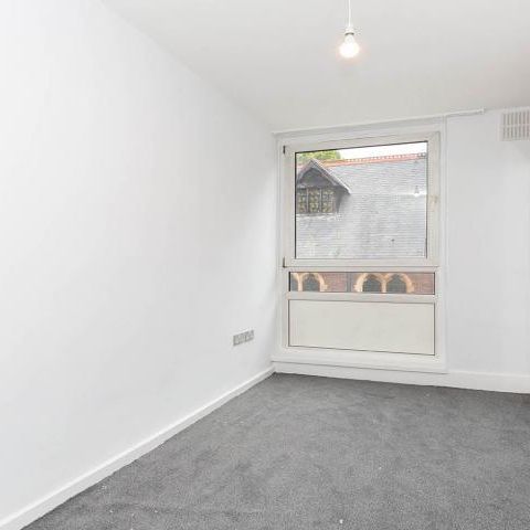3 Bedroom, 1 bath, 1 reception Flat - Photo 1