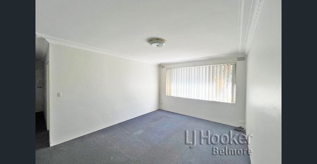 MINUTES FROM SCHOOLS & PUBLIC TRANSPORT - Photo 1