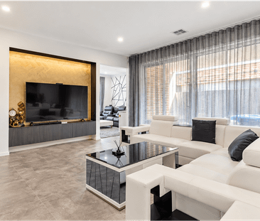 Light-Filled Luxury with Feature Fireplace, Skylight & Multiple Liv... - Photo 2