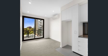 Cosy Living in North Melbourne - Photo 2