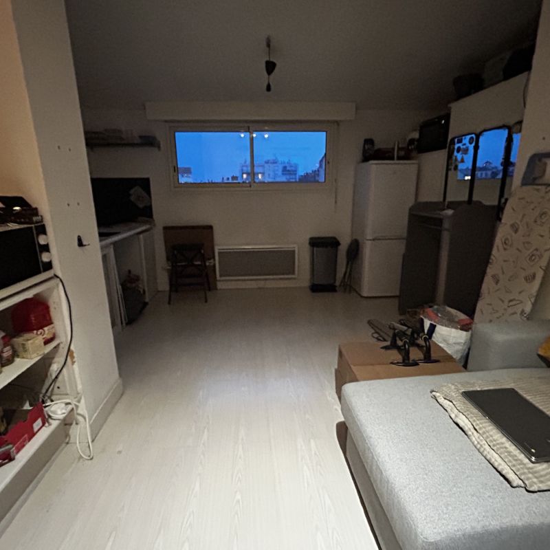 BORDEAUX JARDIN PUBLIC, T1 dans très bel immeuble pierre. - Photo 1