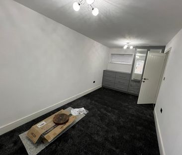3 Bed Terraced House, Varden Croft, B5 - Photo 2