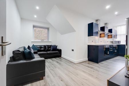 1 bedroom in a flat share to rent - Photo 2