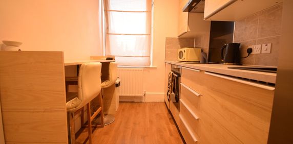 Room in a Shared House, Dagnall Park, SE25 - Photo 2