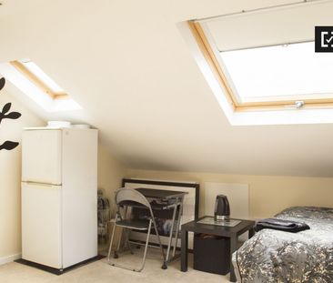 Inviting room in 3-bedroom apartment in Killester, Dublin - Photo 3