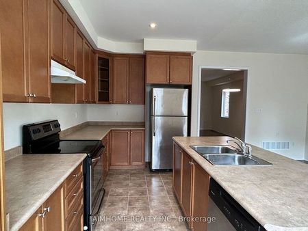 For Lease - 1255 Blencowe Crescent, Newmarket, Ontario - Photo 2