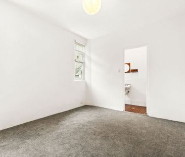 GREAT LOCATION! - Photo 5