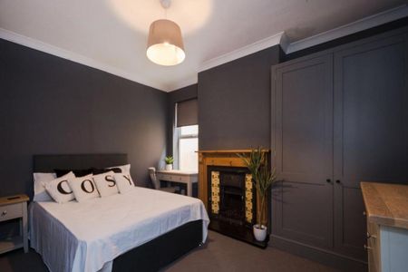 5 bedroom semi-detached house to rent - Photo 3