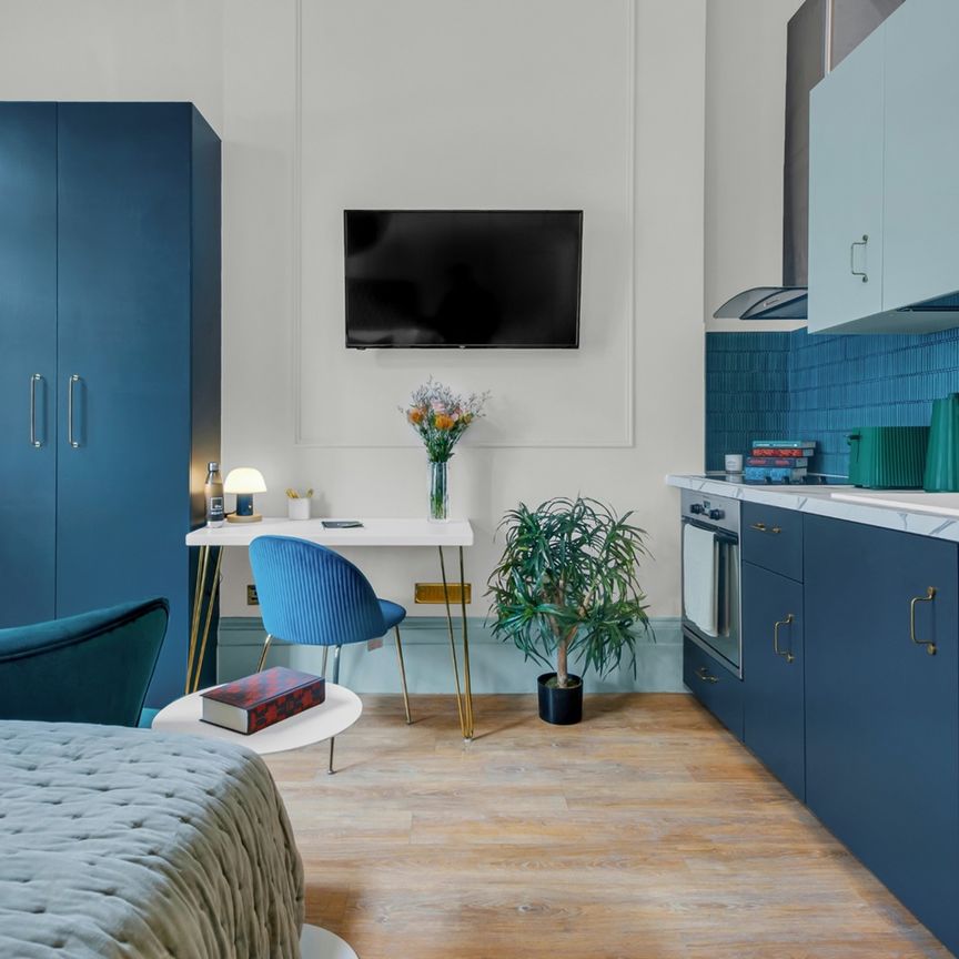 Studio Flat, Eardley Cres, SW5 - Photo 1