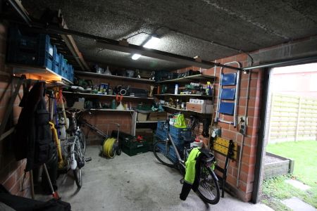 Een gelijkvloers appartement met 2 slaapkamers, tuin en garage. - Foto 5