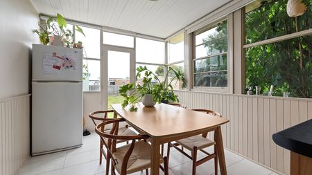 Charming Home in Newington - Photo 2