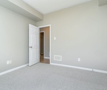 For Lease - 3050 Erin Centre Boulevard Unit# 160, Mississauga, Ontario - Photo 3