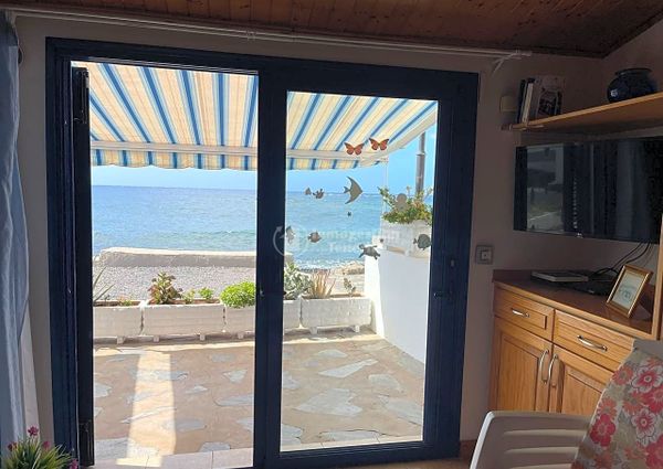 ** To rent 1 bedroom beach front house in Las Galletas