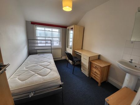 7 Bed Student Accommodation - Photo 3