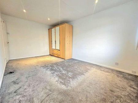 Knoll Crescent, Northwood, HA6 - Photo 5